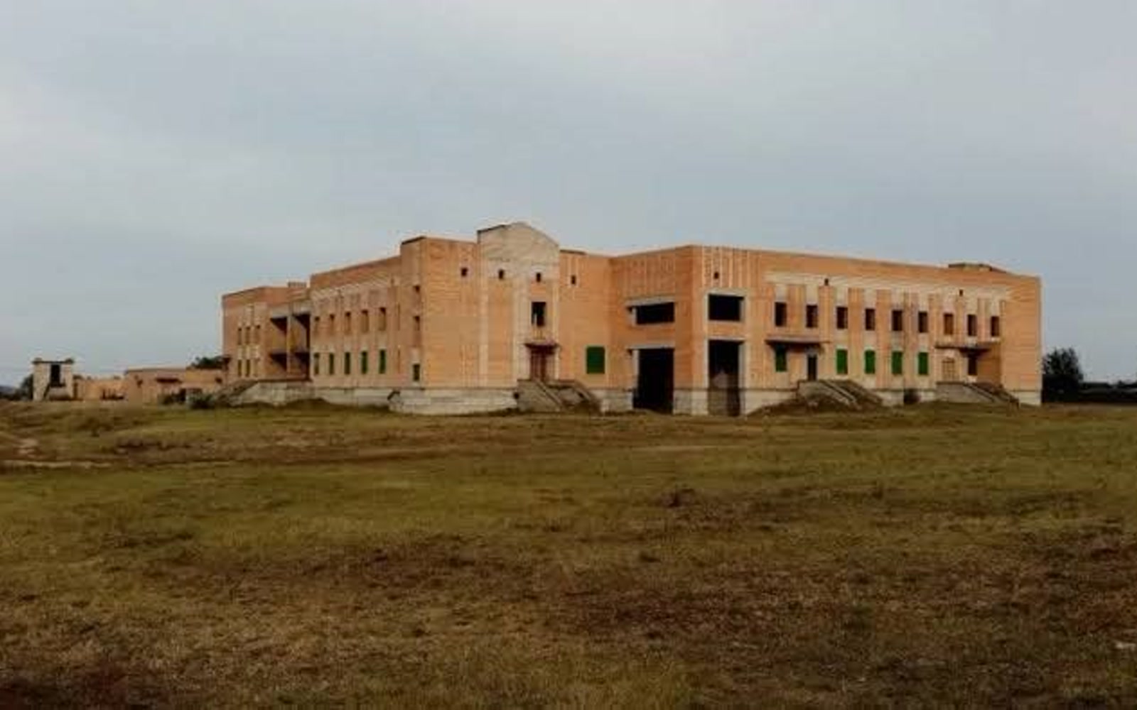 Здание будущего социального пансионата в Парохонске