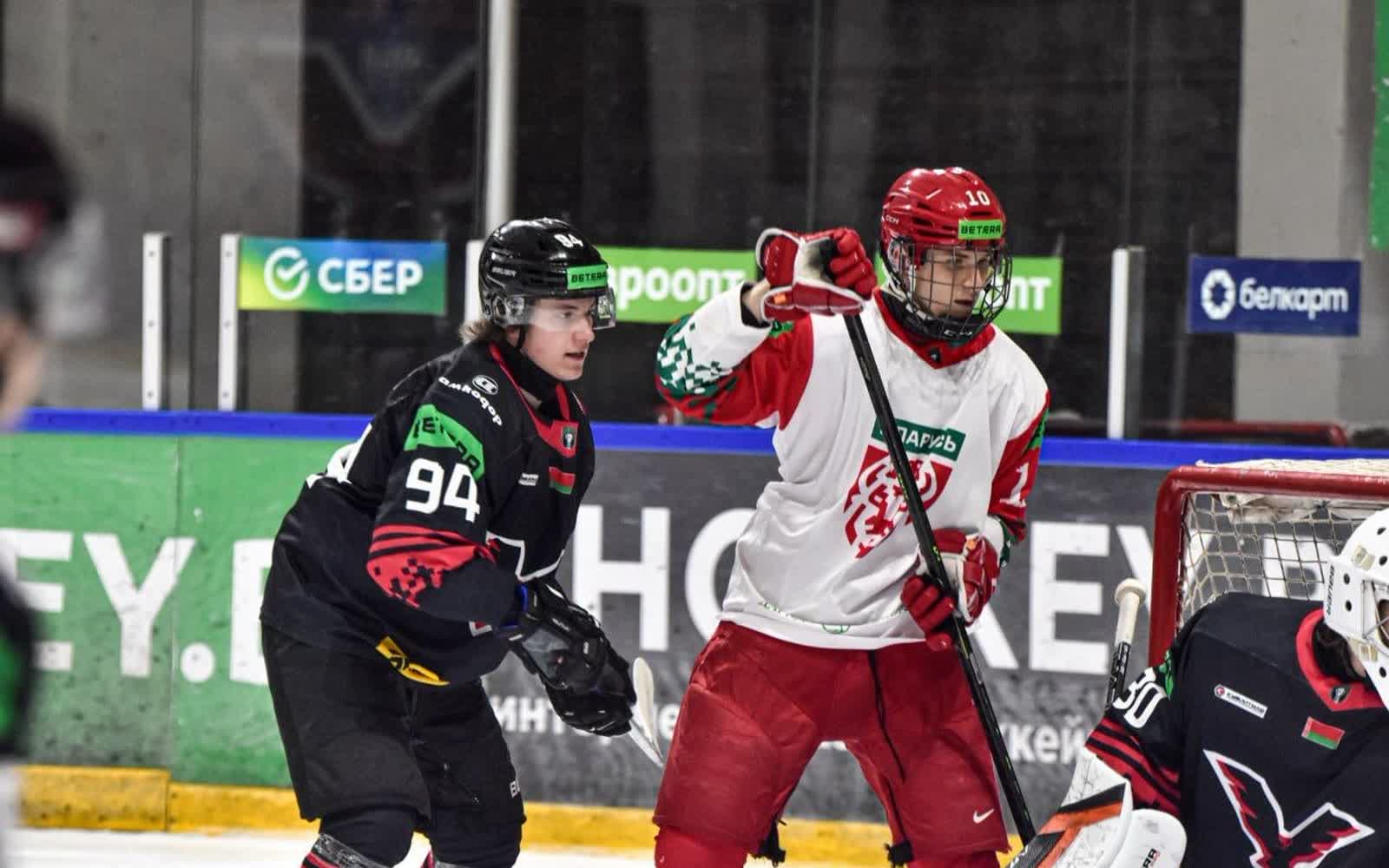 Хоккейный матч пинских «Ястребов» против сборной Беларуси U18